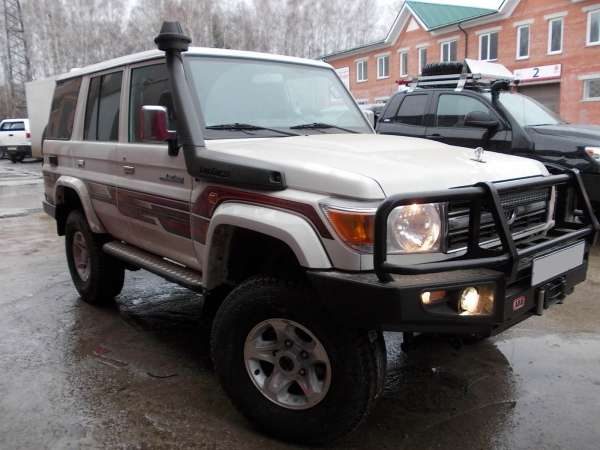 Toyota Land Cruiser 76 — подвеска, бампера, лебедки, шноркель, свет