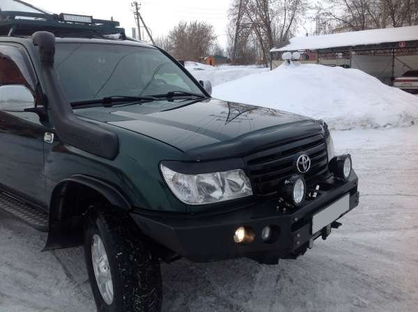 Toyota Land Cruiser 105 с силовым бампером, вид спереди