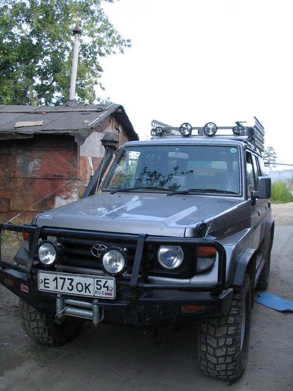 Toyota Land Cruiser 76