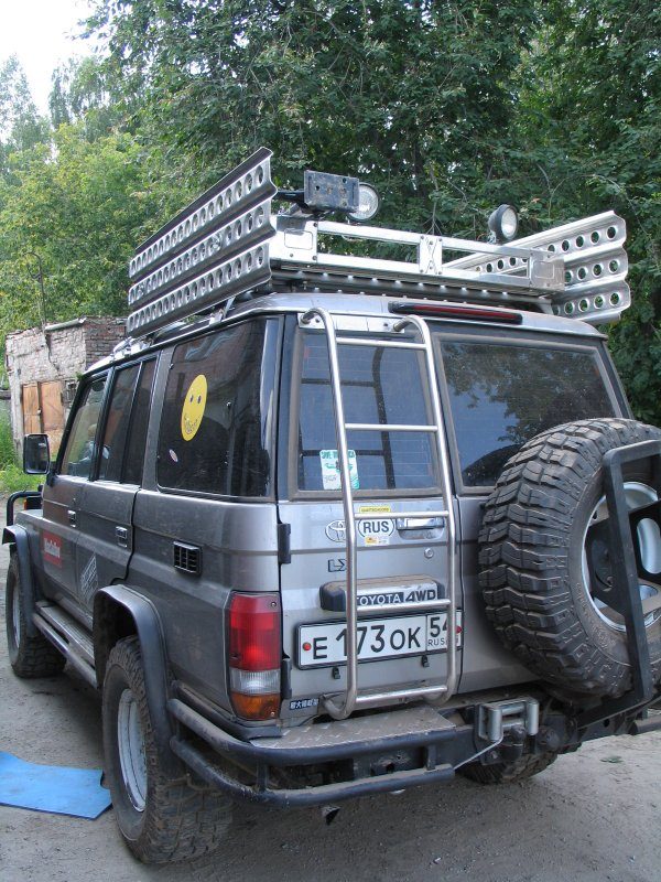 Toyota Land Cruiser 76