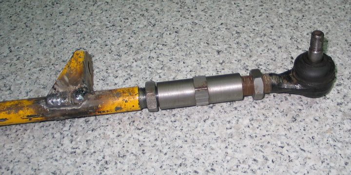 Передняя рулевая тяга Y60